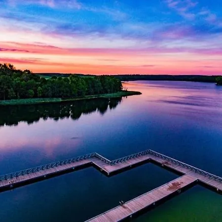 Wooden Near The 펜션